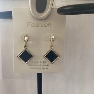 4447 NIP Design by Korea Korean Black Square Crystal Square Earrings
